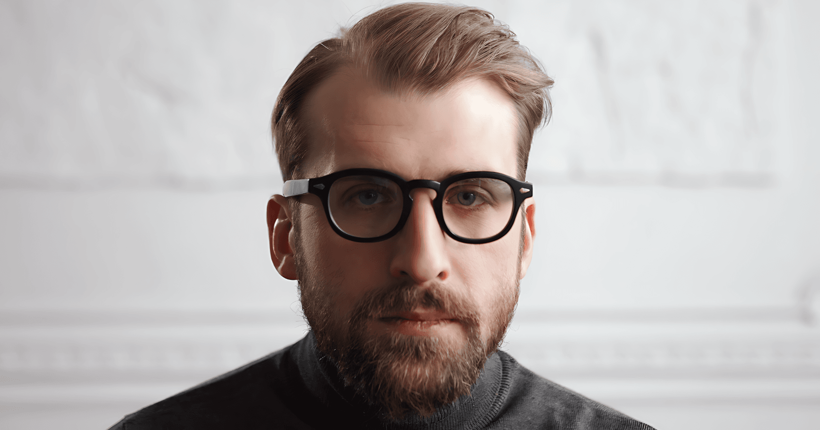 Man-with-glasses-portrait-with-high-quality